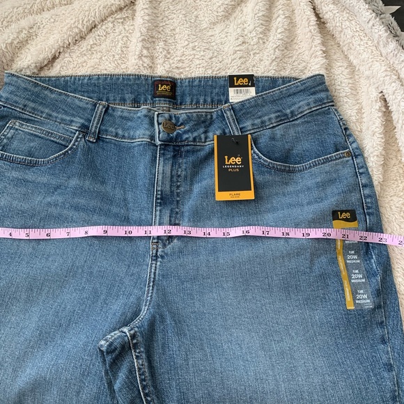 NWT ~ 20W - LEE  Legendary Flare Jeans - Mid Rise - Picture 8 of 16